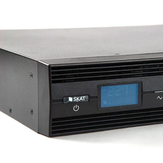 ЖК-дисплей на SKAT-UPS 1000-RACK-ON-E